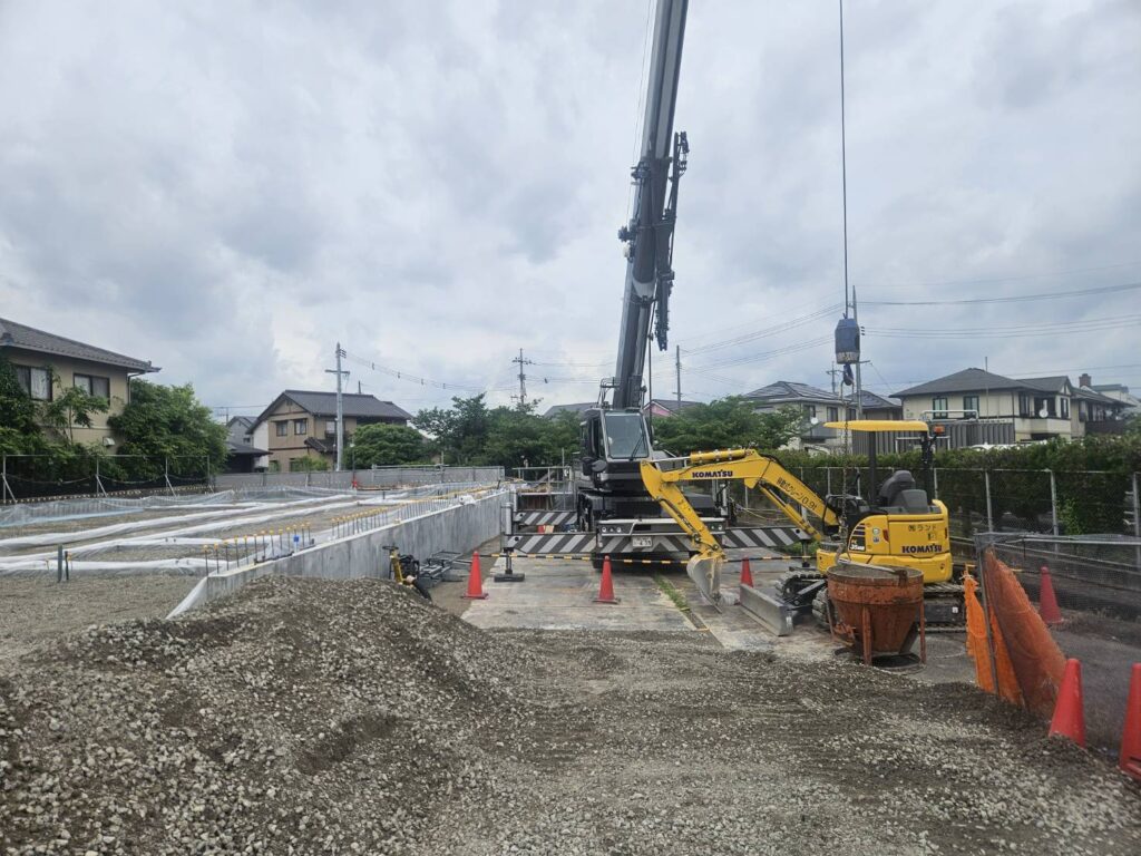 岡山市南区 基礎工事・資材揚重 クレーン作業