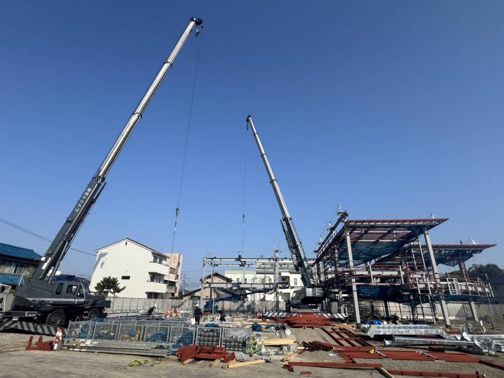 岡山県瀬戸内市 公共施設の建方60t/25tラフタークレーン